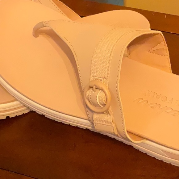 Skechers Intergrades Luxe Foam flips. NWOT - Picture 3 of 6